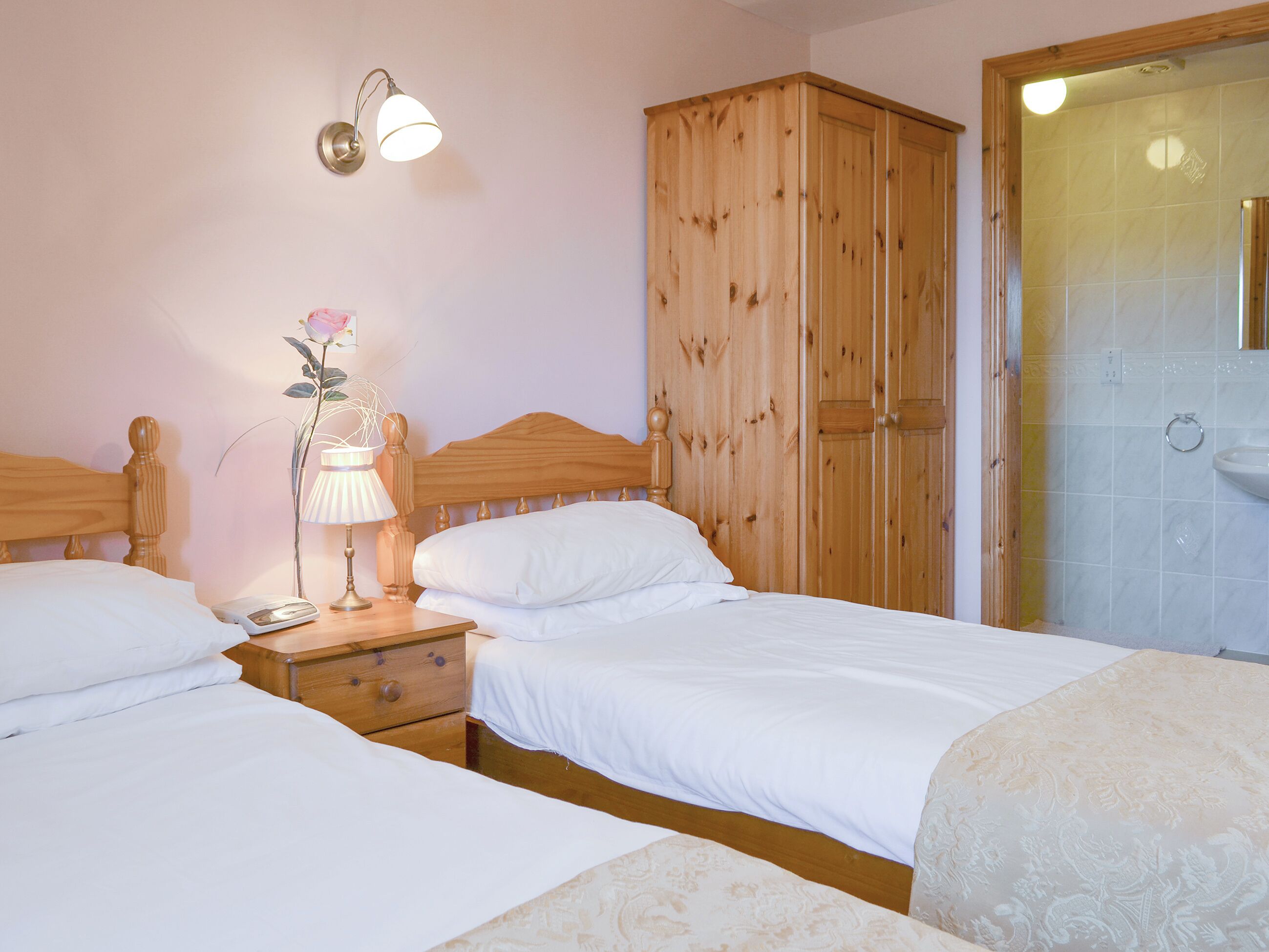2 bedrooms, free WiFi, bed sheets, wheelchair access