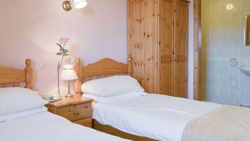 2 bedrooms, free WiFi, bed sheets, wheelchair access