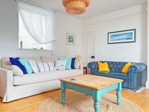 TV, fireplace - 4 bedroom accommodation in Port Isaac (Port Isaac)