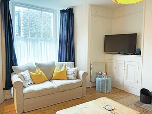 TV, fireplace - 4 bedroom accommodation in Port Isaac (Port Isaac)