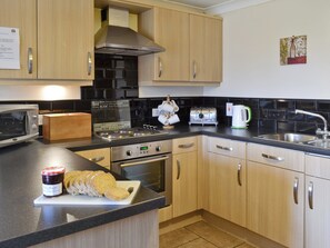 Dishwasher, highchair - 3 bedroom accommodation in Filey (Filey)