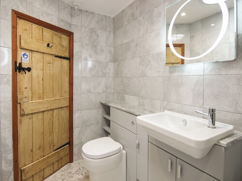 2 bedroom accommodation in Docking