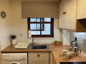 Dishwasher, cookware/dishes/utensils