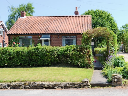 2 bedroom accommodation in Thornton le Dale, near Pickering