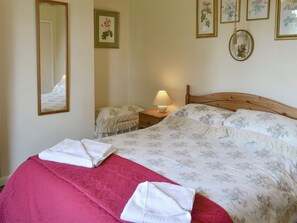 2 bedrooms, bed sheets - 2 bedroom accommodation in Thornton le Dale, near Pickering (Thornton le Dale, near Pickering)
