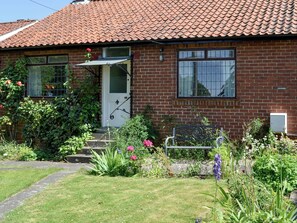 Exterior - 2 bedroom accommodation in Thornton le Dale, near Pickering (Thornton le Dale, near Pickering)