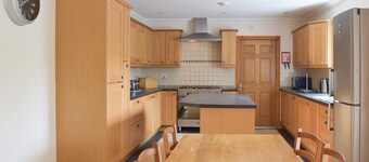 Alojamiento de 6 habitaciones en Ferryside