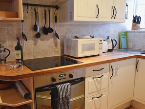 Keittoastiat/astiat/ruokailuvälineet