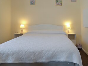 1 bedroom, free WiFi, bed sheets - Rose Cottage - B6009 (Scarning, near Dereham)