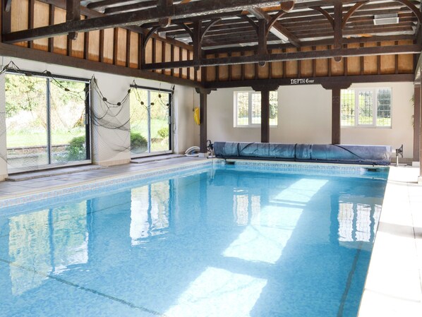 Indendørs pool
