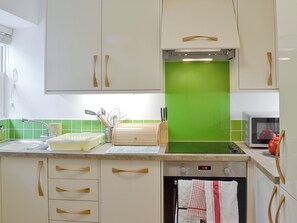 Dishwasher, cookware/dishes/utensils - 2 bedroom accommodation in Ambleside (Ambleside)