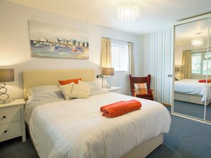 4 bedrooms, free WiFi, bed sheets, wheelchair access