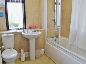 Towels - 3 bedroom accommodation in Porth Colmon, near Pwllheli (Porth Colmon, near Pwllheli)