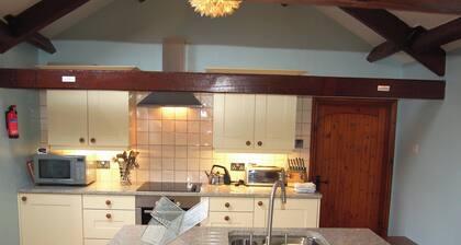 A luxury barn conversion, with superb quality kitchen and extra shower room.