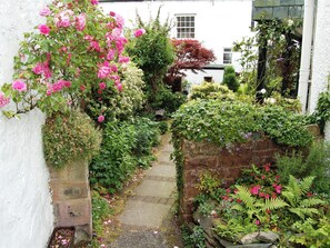 Property grounds - 4 bedroom accommodation in Keswick (Keswick)