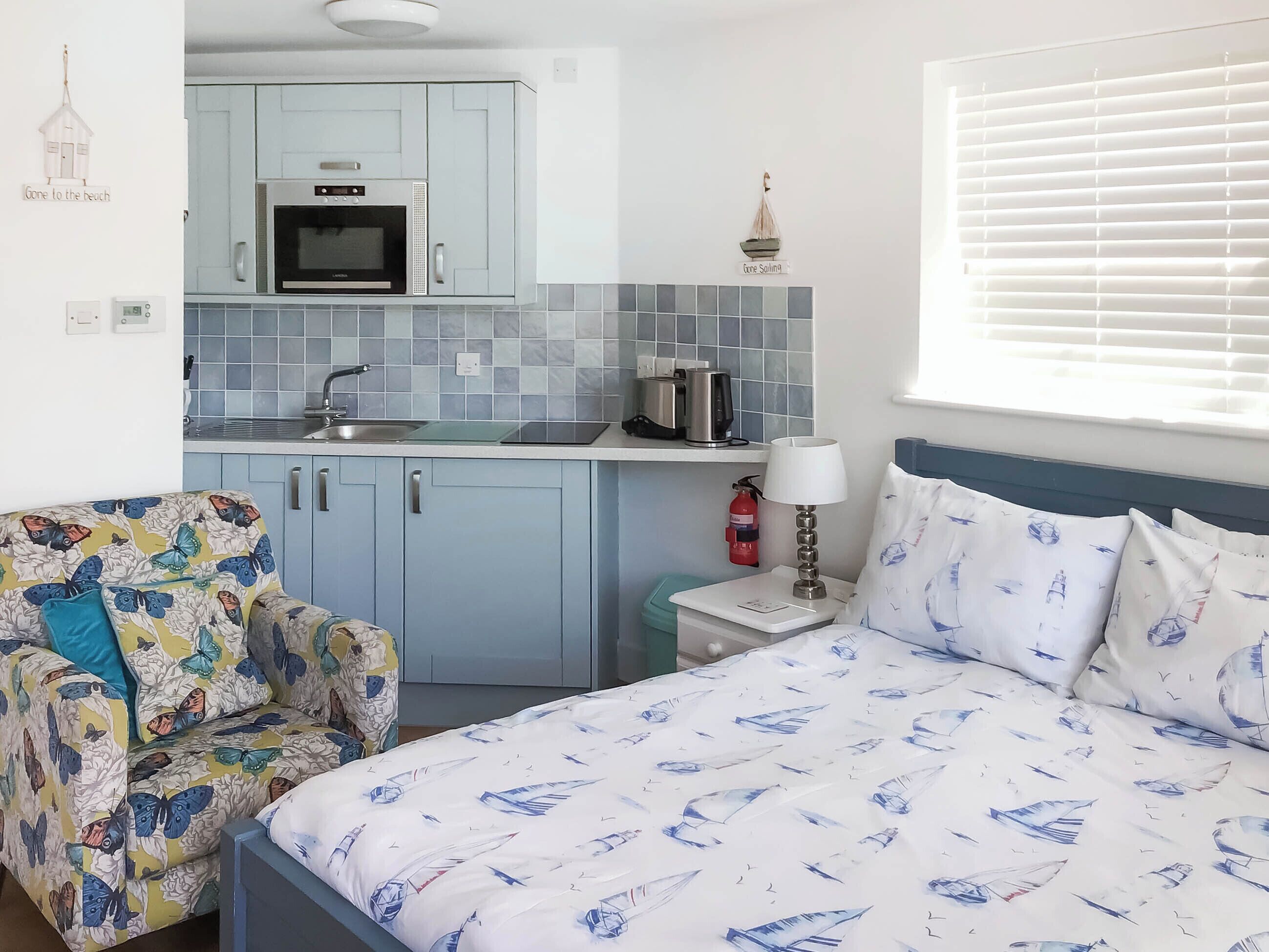 Free WiFi, bed sheets