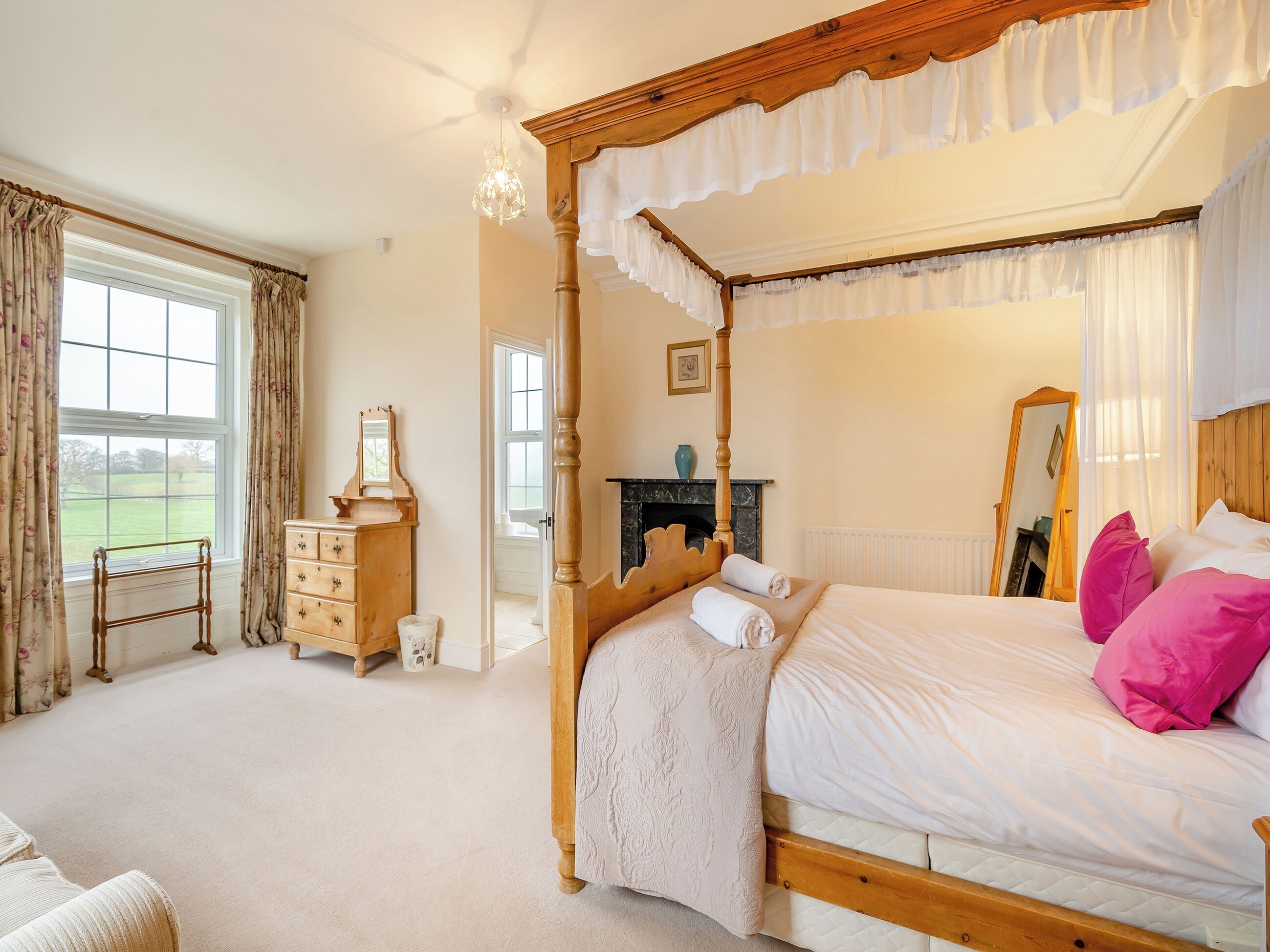 7 bedrooms, free WiFi, bed sheets