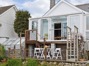Outdoor dining - 1 bedroom accommodation in Tywardreath, near St Austell (Tywardreath, near St Austell)
