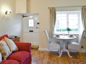 TV, fireplace - 1 bedroom accommodation in Sinnington near Pickering (Sinnington near Pickering)