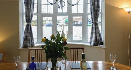 3 makuuhuoneen majoitus Becclesissä