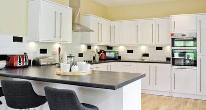 4 bedroom accommodation in Glen Masson, near Dunoon