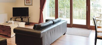 3 bedroom accommodation in Oakley, near Dunfermline