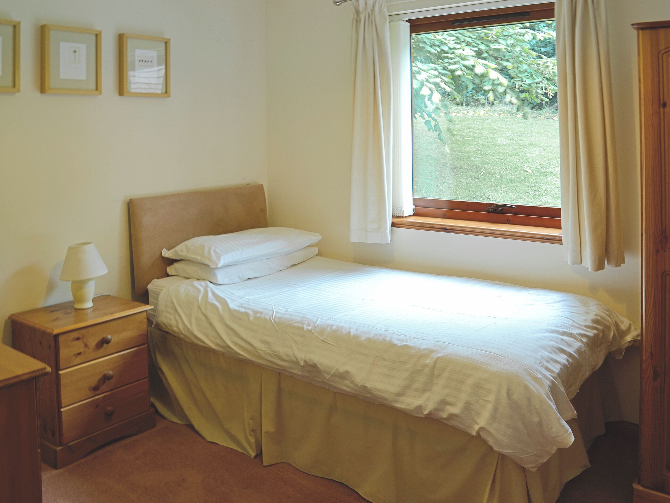 3 bedrooms, free WiFi, bed sheets, wheelchair access