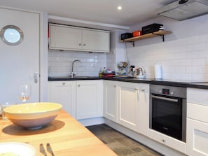 Dishwasher - 1 bedroom accommodation in Lymington (Lymington)