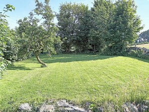 A grassy outdoor area with trees and a stone wall. - 3 bedroom accommodation in Blawith, near Coniston (Blawith, near Coniston)