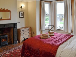 5 bedrooms, free WiFi, bed sheets