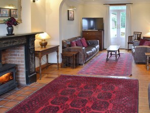 TV, fireplace - 5 bedroom accommodation in Happisburgh (Happisburgh)