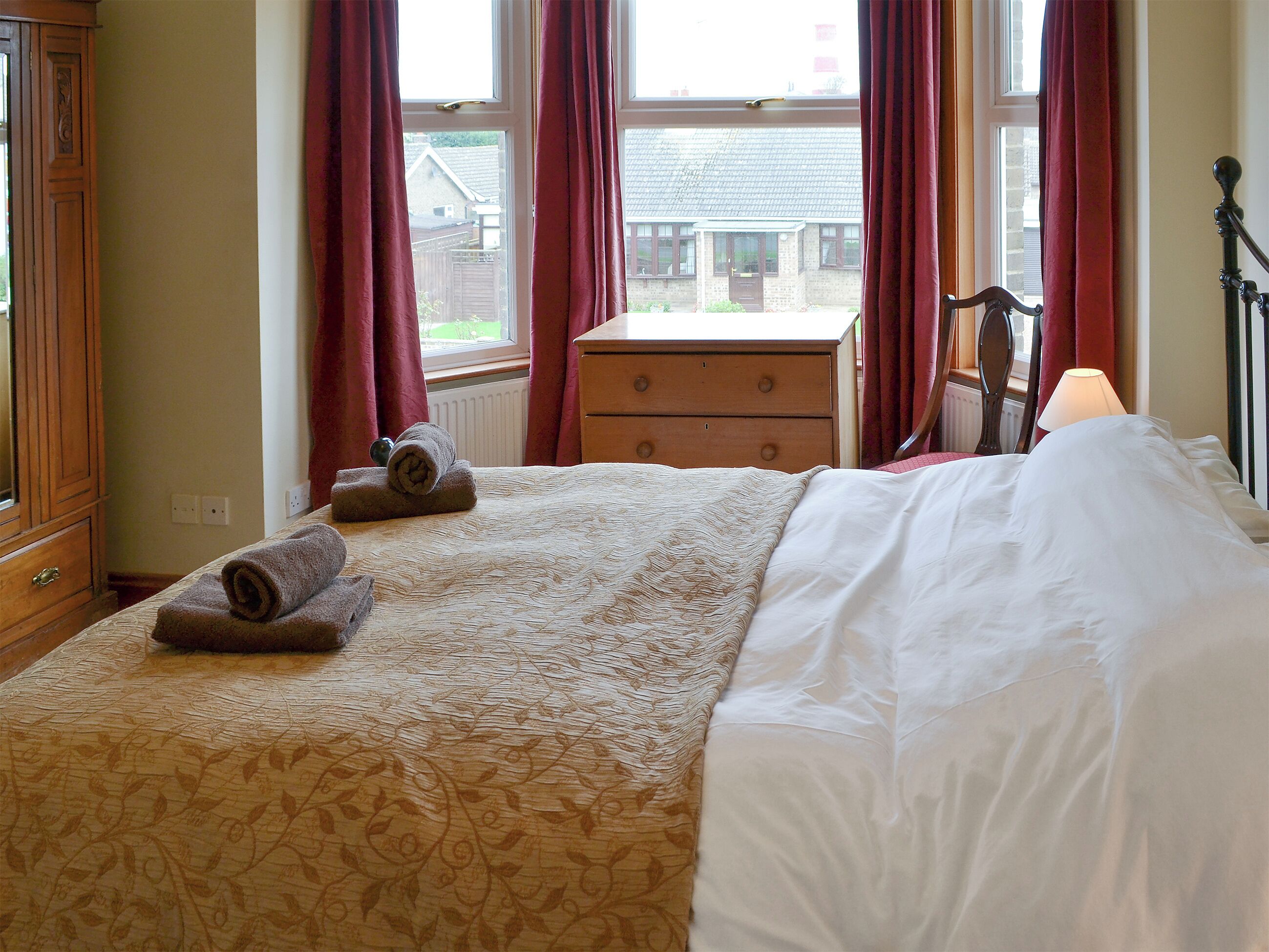 5 bedrooms, free WiFi, bed sheets