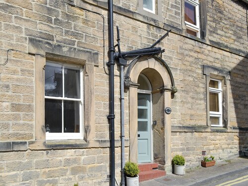 Cosy and welcoming terraced cottage a short walk from the beach at Alnmouth.