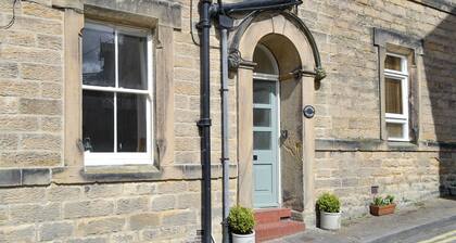 Cosy and welcoming terraced cottage a short walk from the beach at Alnmouth.