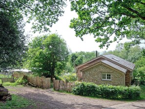 Property grounds - 2 bedroom accommodation in Axminster, near Lyme Regis (Axminster, near Lyme Regis)