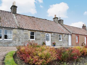 Exterior - This holiday property makes for a great romantic getaway. (Ceres, near St Andrews)