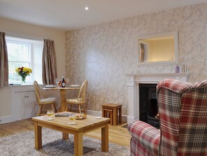 Dining - This holiday property makes for a great romantic getaway. (Ceres, near St Andrews)