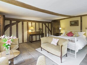 4 bedrooms, free WiFi, bed sheets