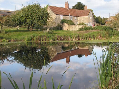 2 bedroom accommodation in Goathill, near Sherborne