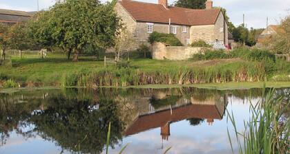 2 bedroom accommodation in Goathill, near Sherborne