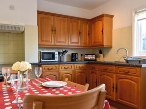 Dishwasher, highchair, cookware/dishes/utensils - 2 bedroom accommodation in Whistable (Whistable)
