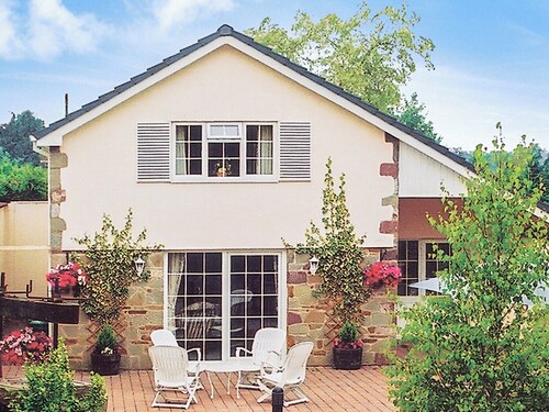 3 bedroom accommodation in Oldcroft, Lydney