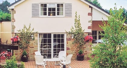 3 bedroom accommodation in Oldcroft, Lydney