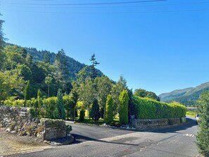 Unclassified image, 2 of 22, button