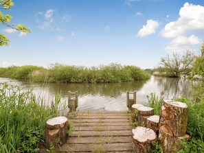 Property grounds - 3 bedroom accommodation in Wareham (Wareham)