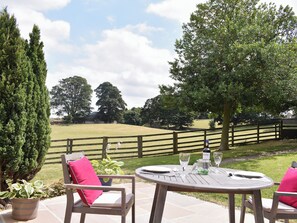 Outdoor dining - 1 bedroom accommodation in Middleham, near Leyburn (Middleham, near Leyburn)