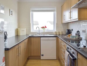Dishwasher, highchair - 2 bedroom accommodation in St Dogmaels (St Dogmaels)