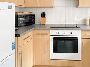 Dishwasher, cookware/dishes/utensils - 2 bedroom accommodation in Wootton Bridge (Wootton Bridge)