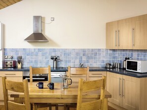 Dishwasher, highchair - 2 bedroom accommodation in Wroxham, near Norwich (Wroxham, near Norwich)