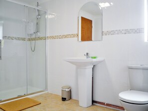 Bathroom - Greenmeadow Bungalow (Llanon, near Aberaeron)